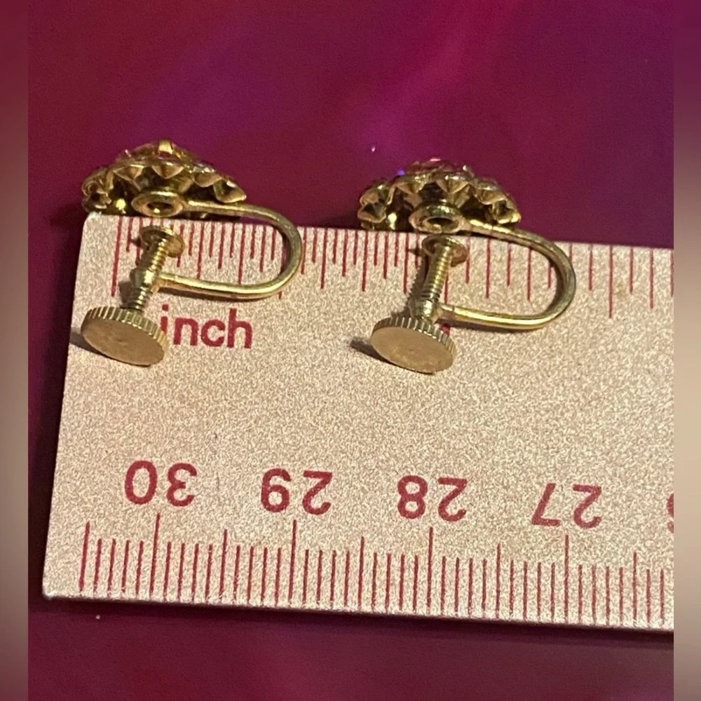 👑 Vintage Pink Rhinestone Costume Screw Back Earrings #7573 - Picture 4 of 4
